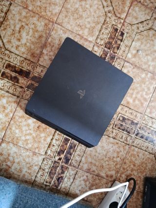 PS4 Slim negra + juegos