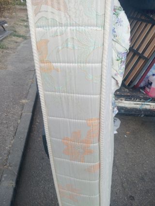 Somier 135cm: Metal y madera con colchon