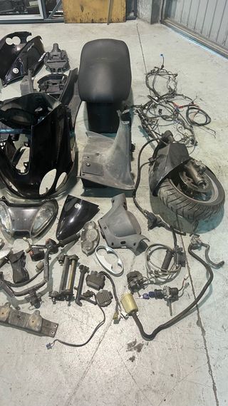 2 Yamaha Majesty 125 Despiece