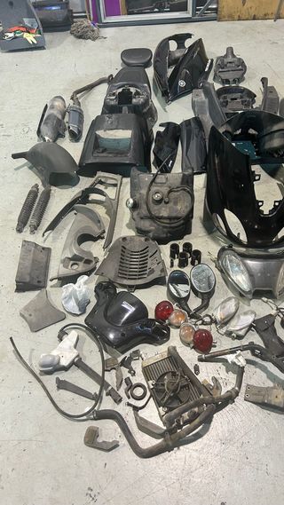 2 Yamaha Majesty 125 Despiece