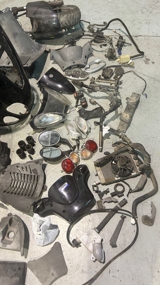 2 Yamaha Majesty 125 Despiece