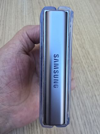Samsung Galaxy Z Flip 6 - funda transparente