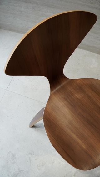 Silla de madera maciza marrón