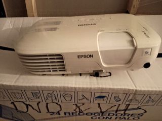 Proyector Epson EB-S7: ¡En perfecto estado!