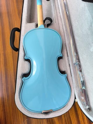 Violín de tilo azul pastel 4/4 + accesorios 