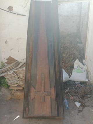 Ataúd antiguo de madera