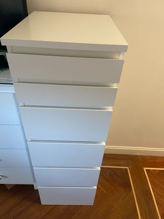 Cajonera Ikea Malm blanca con espejo