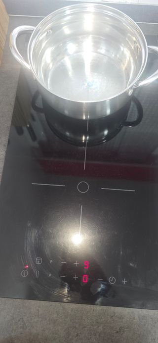 Placa inducción - Perfe estado solo en una esquina