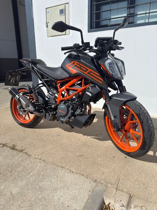 KTM Duke 125 (2022) Impecable - 8474km