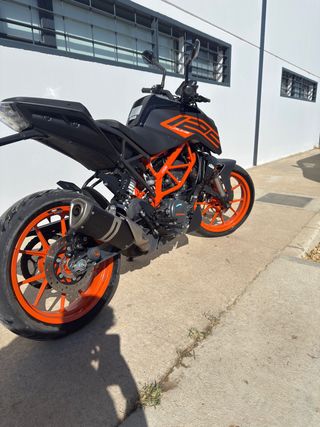 KTM Duke 125 (2022) Impecable - 8474km