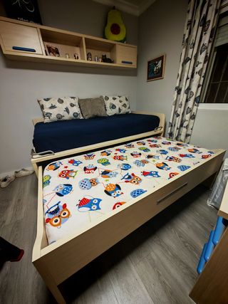 Cama nido infantil y estantería- beige y azul