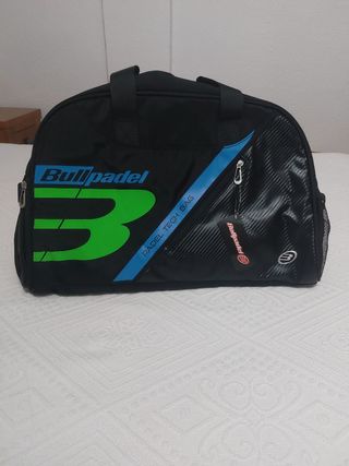 BULLPADEL: bolso + funda pala de regalo
