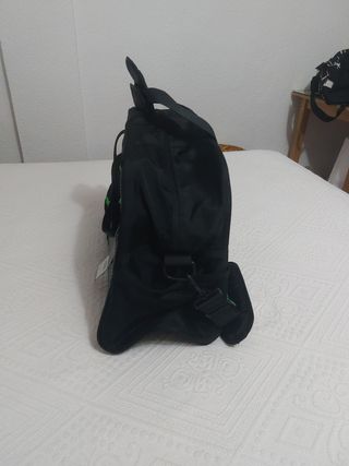 BULLPADEL: bolso + funda pala de regalo