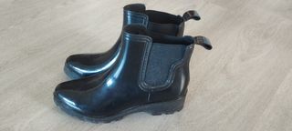 Botines agua negros