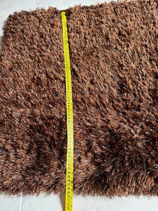 2 Alfombras Shaggy marrones y naranjas.