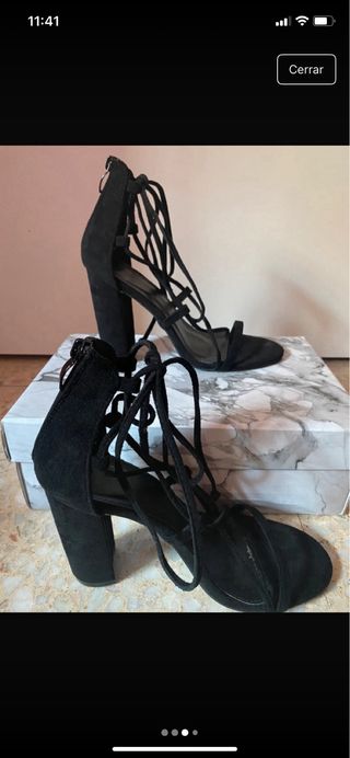 Sandalias tacón negras atadas