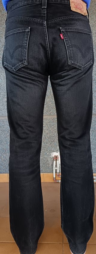 Levi's 501 negros W33 L34. Muy buen estado.