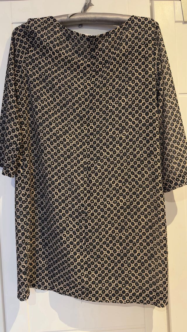 Vestido corto estampado geométrico