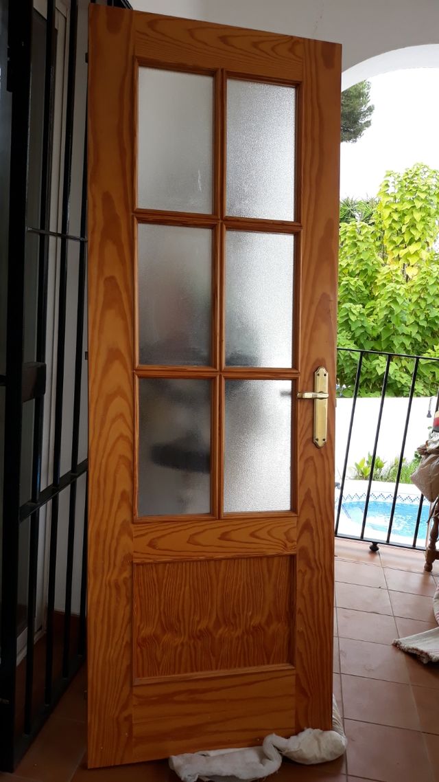 Puerta interior madera cristal