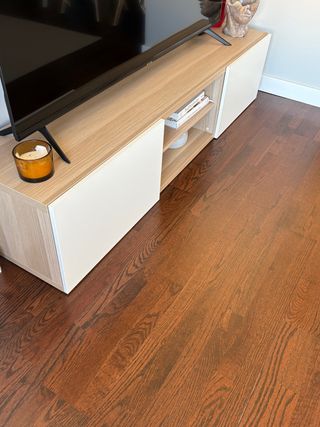 Mueble TV IKEA - Madera y blanco