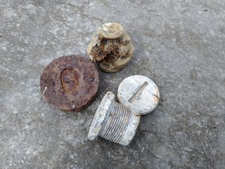 Restos guerra civil: 4 piezas oxidadas
