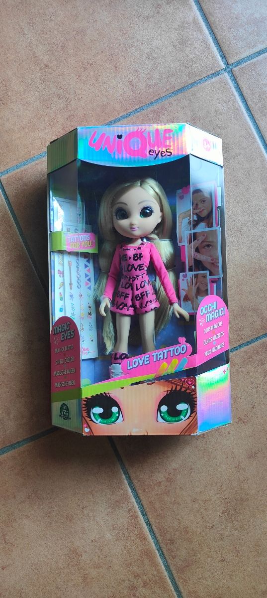 Bambola Unique Eyes Love Tattoo Amy