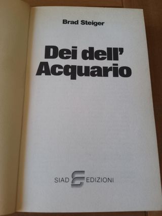 Dei dell'Acquario. di Brad Steiger.