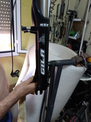 Horquilla bici RST Gila - suspensión
