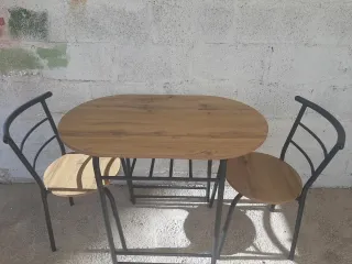 Mesa ovalada + 2 sillas