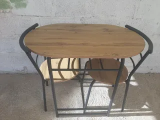 Mesa ovalada + 2 sillas