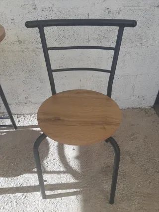 Mesa ovalada + 2 sillas