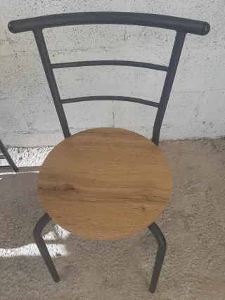 Mesa ovalada + 2 sillas