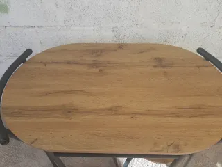 Mesa ovalada + 2 sillas