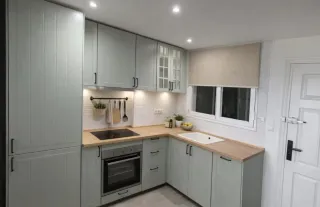 Carpintero montador de muebles cocinas puertas et