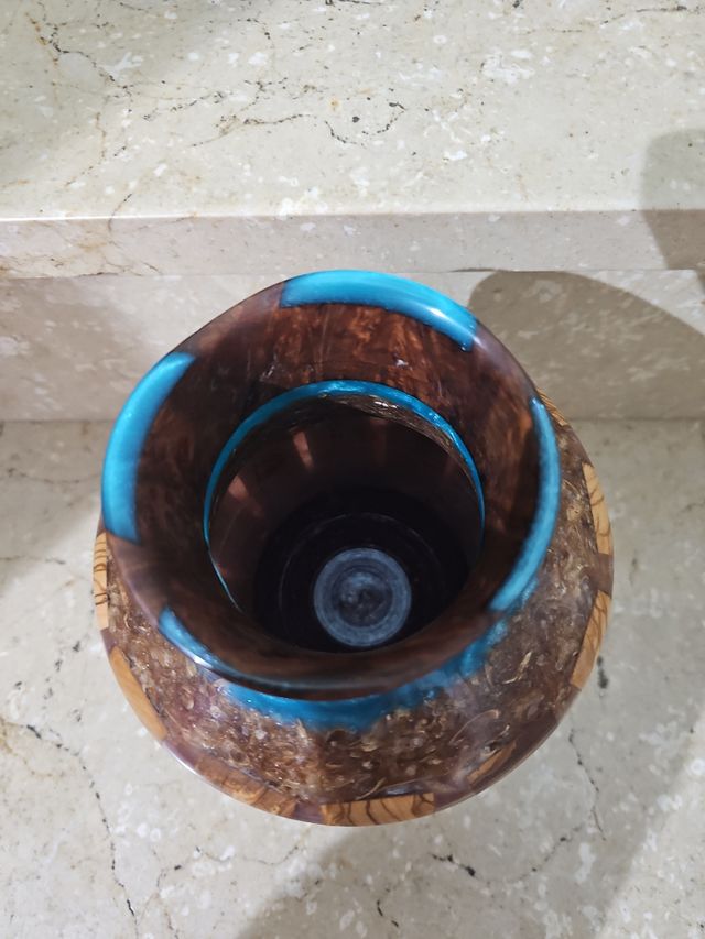 Jarrón resina-madera artesanal