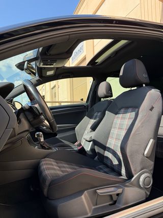 Volkswagen Golf GTI 220cv DSG 3p