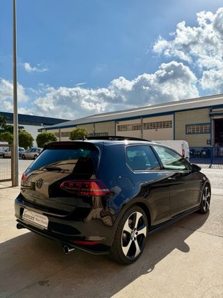 Volkswagen Golf GTI 220cv DSG 3p