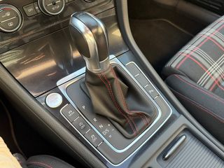 Volkswagen Golf GTI 220cv DSG 3p