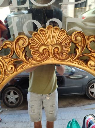 Espejo dorado antiguo