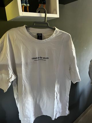 Camiseta Blanca 'Raised by the Streets' L