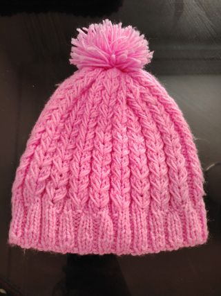 Gorrito tejido rosa, fuscia, gris, blanco y varios
