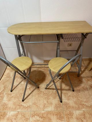 Mesa alta cocina + 2 sillas plegables 