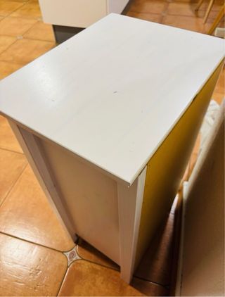 Cómoda blanca con 4 cajones 