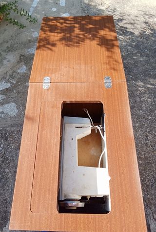 Mueble costurera madera marrón