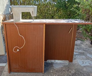 Mueble costurera madera marrón