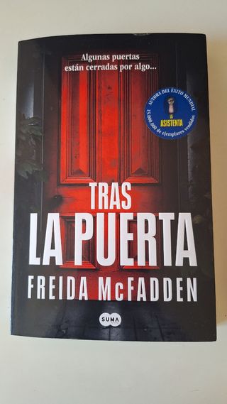 Tras la puerta - A un lado de la carretera 