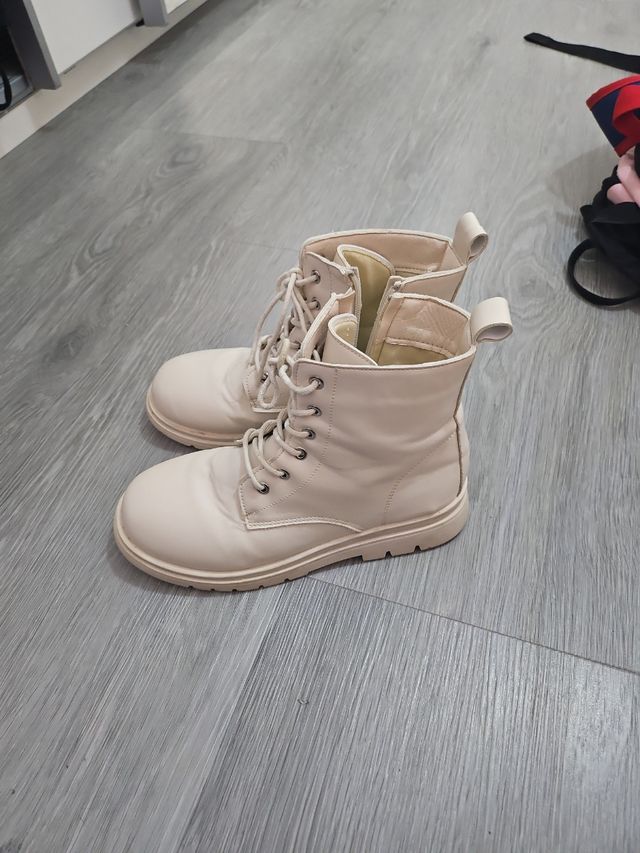Botas beige mujer
