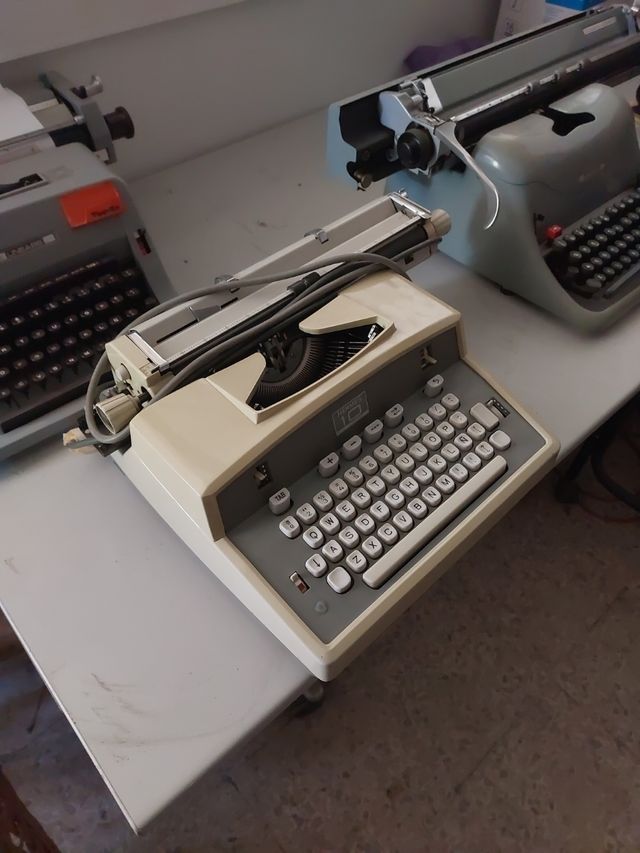 Máquina escribir Olivetti Linea 98