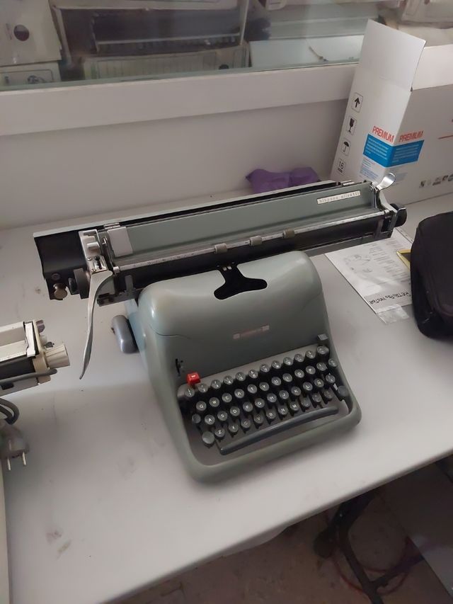 Máquina escribir Olivetti Linea 98