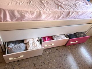 Escritorio infantil rosa y blanco   con cama nido 